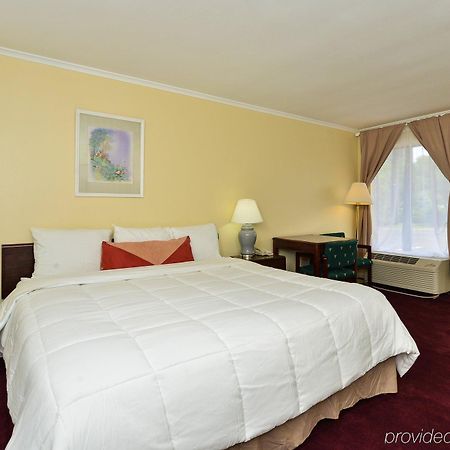 Americas Best Value Inn Бриджуотер Экстерьер фото